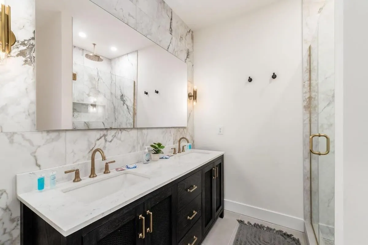Luxury Escape 4Br 3 Bath Oasis In Historic Old Town Apartment Columbus