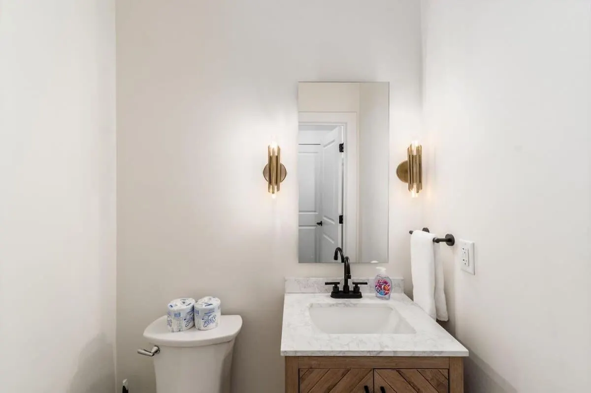 Luxury Escape 4Br 3 Bath Oasis In Historic Old Town Apartment Columbus
