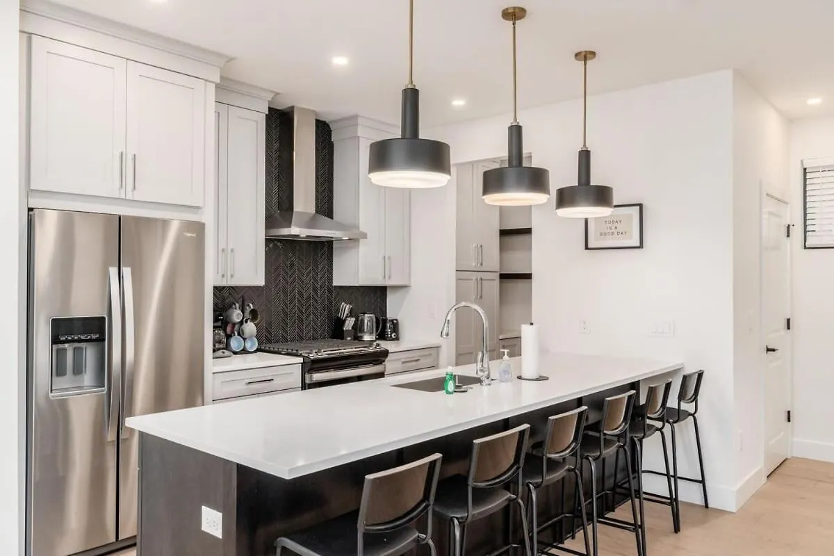 Luxury Escape 4Br 3 Bath Oasis In Historic Old Town Apartment Columbus United States